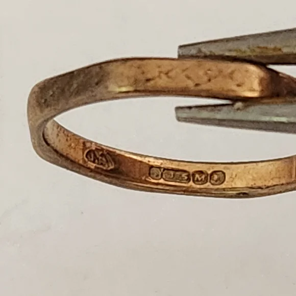 9K Gold Engraved Octogon Slim Band Ring - Picture 4 of 4